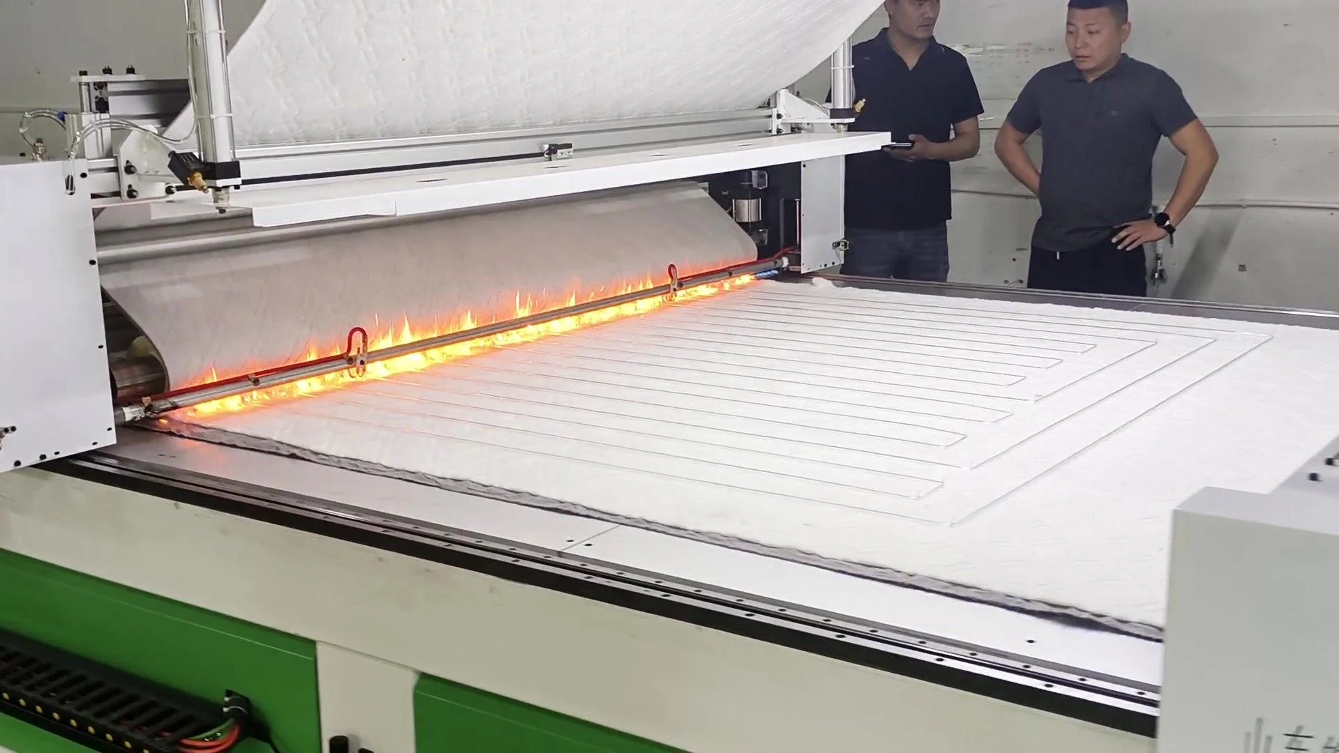 Controlled flame lamination in operation